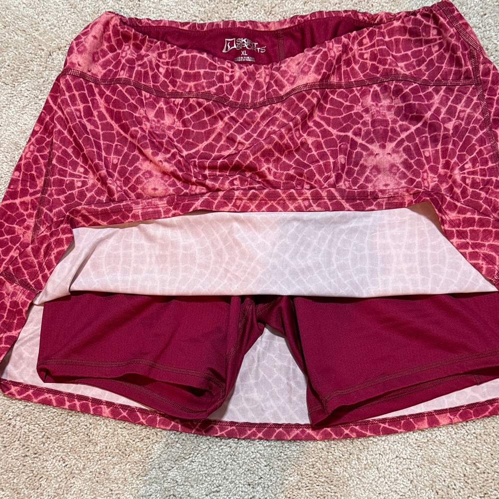 SkirtSports dark red/ light pink Patterned skort with built in shorts. - Picture 3 of 6